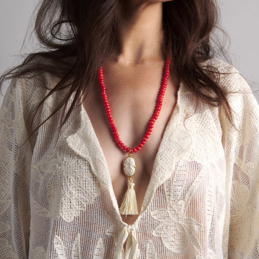 Cinched Cameo Beaded Necklace in Carnelian