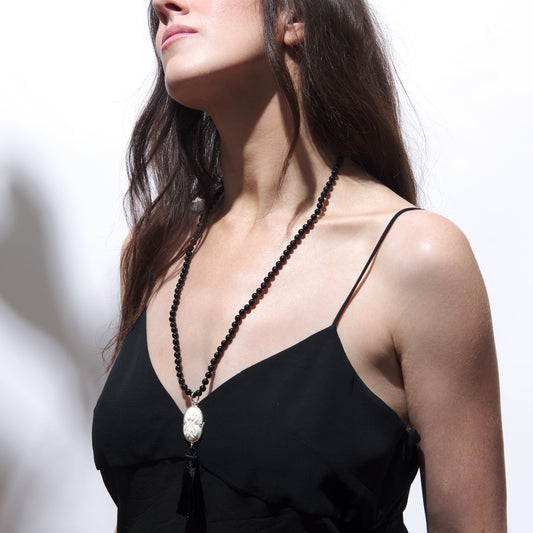 Cinched Cameo Beaded Necklace in Black Onyx